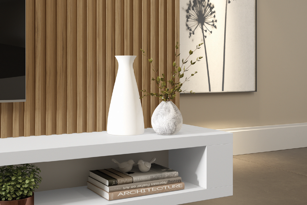 Mesa de madera maciza recién fabricada en el taller de Dalmóbile Argentina